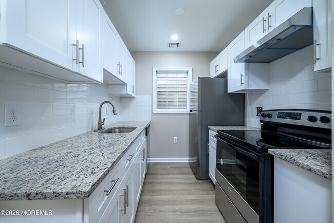 Building Photo - 114 Watson Ave