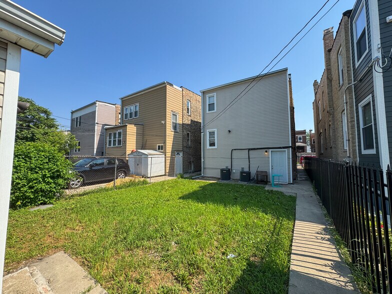 Building Photo - 4038 W Potomac Ave