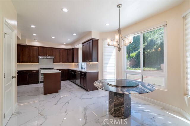 Building Photo - 19922 E Country Hollow Dr