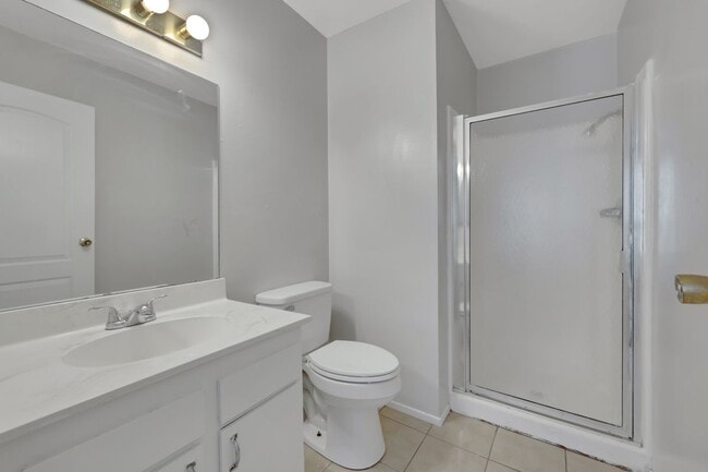 Building Photo - 1520 Hialeah Dr