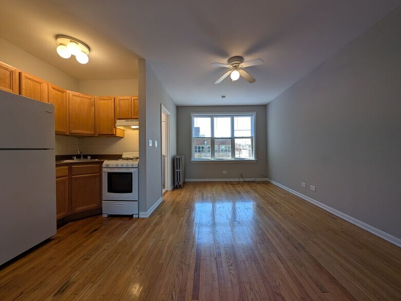 Building Photo - 910 W Dakin St