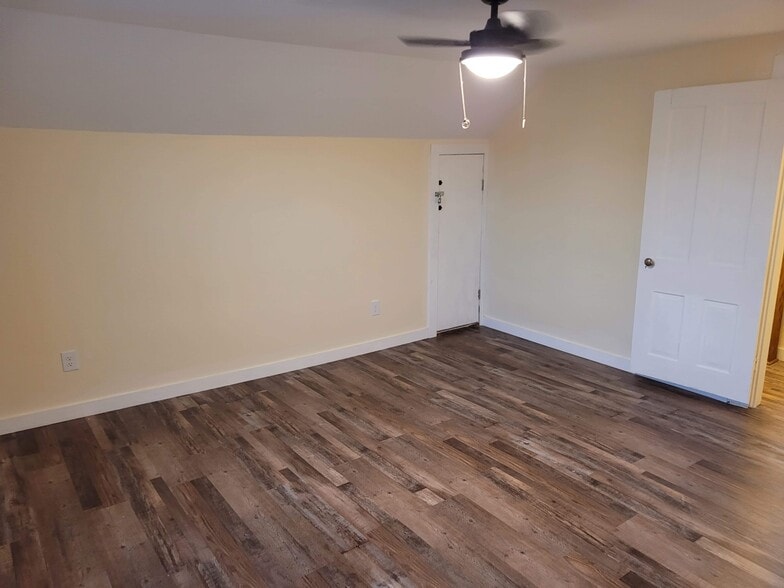 Building Photo - 153 E High St