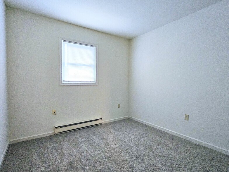 Building Photo - 205 Riverview Dr