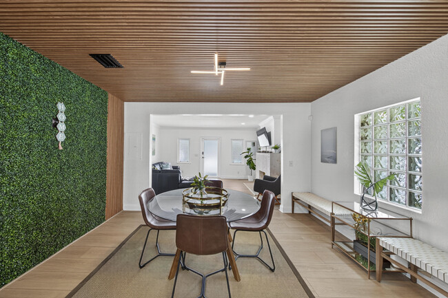 Building Photo - 510 NE 8th Ave