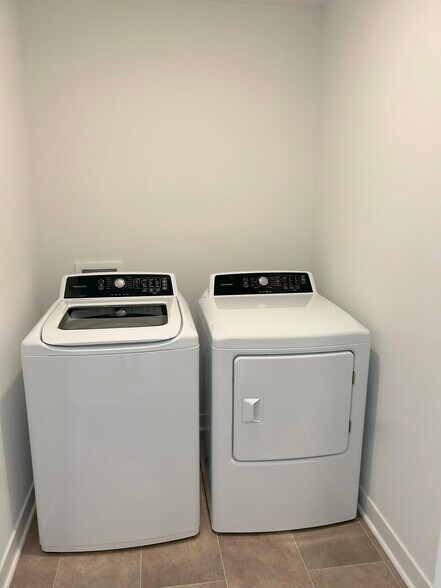 Building Photo - 1752 Trinity Ln