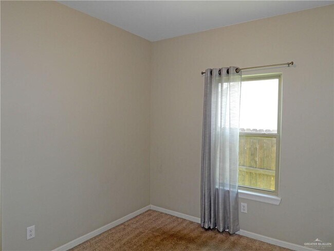 Building Photo - 15 E Candor Dr