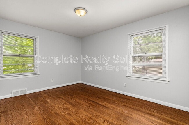 Building Photo - 8881 Darnell Pl