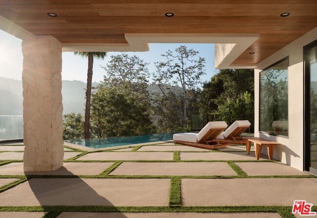 Building Photo - 2608 Zorada Dr