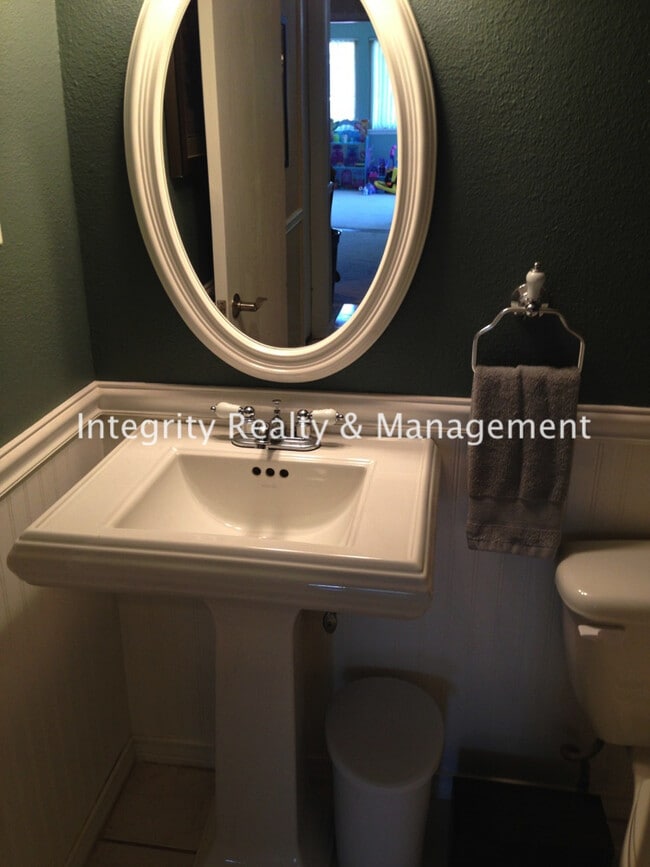 Building Photo - 13637 Pisces Ct