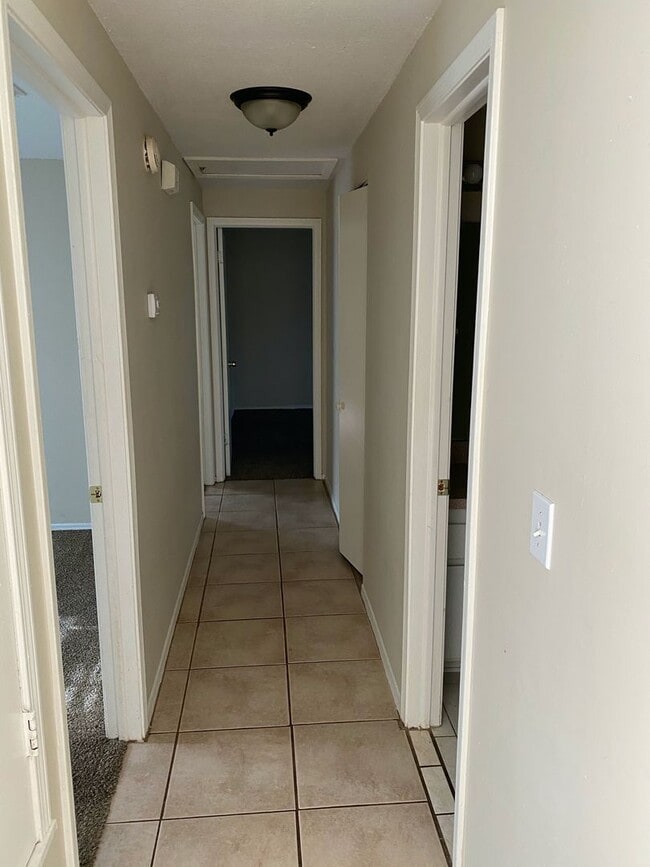 Building Photo - 3 bedroom home in Greenwood!