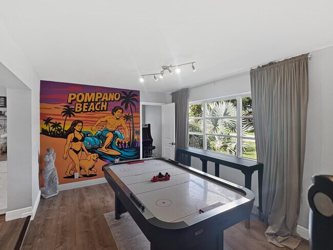 Building Photo - 100 SW 17th St