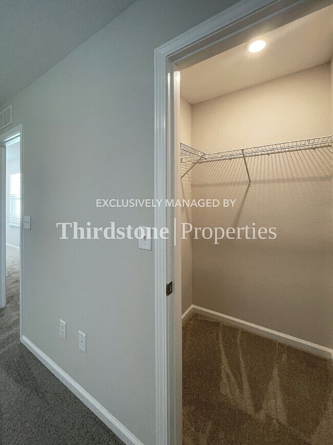 Building Photo - 1309 Pangola Dr