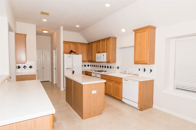 Building Photo - 9115 Sunny Ridge Dr