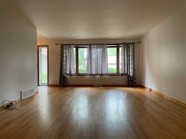 Building Photo - 720 N Broadway Ave