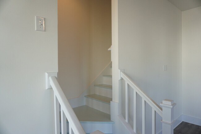Building Photo - 3BR/3.5BA End Unit Townhome in Summerwalk!  $2,975/month - Pet friendly*