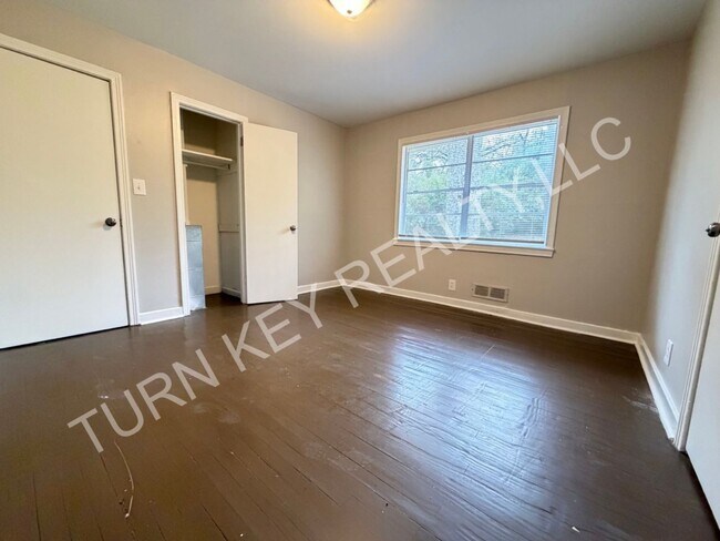 Building Photo - Home for Rent in Roebuck **ACCEPTS SECTION 8**