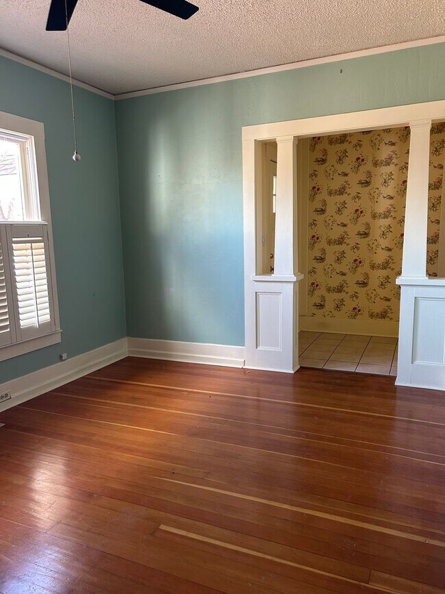 Building Photo - 1-Bedroom, 1 bath in Quiet 4-Plex near Ivywild