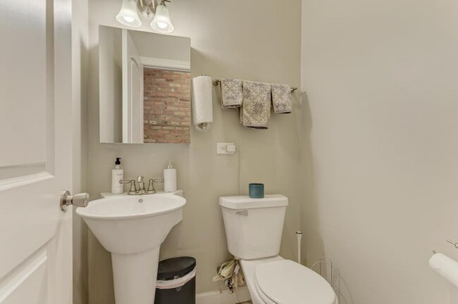 Building Photo - 6501 S Kimbark Ave