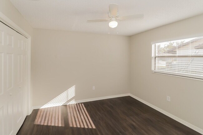 Building Photo - 8552 Bridgewater Dr