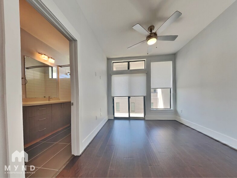 Building Photo - 2401 Crawford St