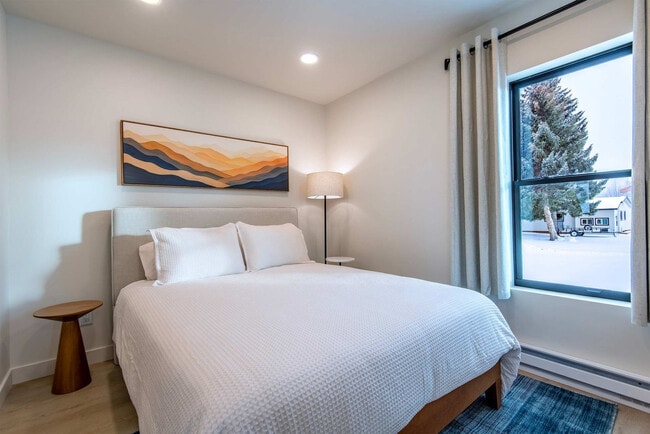 Building Photo - 27 4th St E