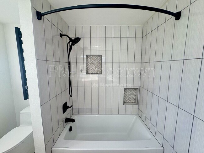 Building Photo - 670 NE 22nd St