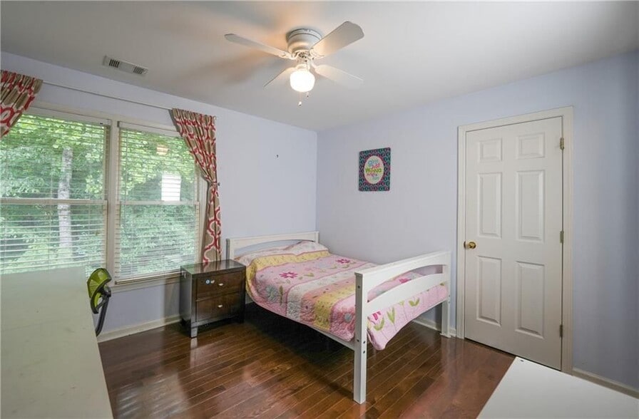 Building Photo - 350 Scarborough Way