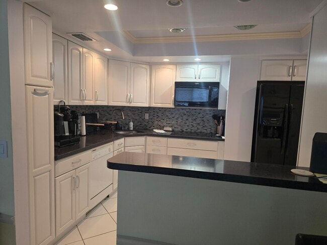 Building Photo - 3800 Galt Ocean Dr