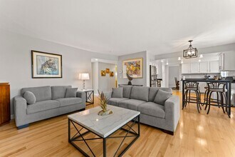 Building Photo - Fully Furnished Modern Home With Great Location