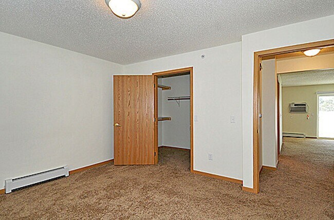 Building Photo - Park Place Apartments 2 Bedroom - 1 Bath