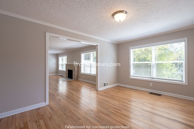 Building Photo - Updated Three Bedroom Home in Milwaukie Heights!