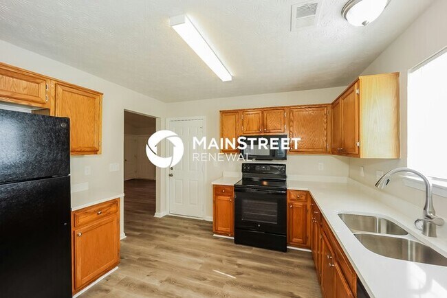 Building Photo - 3 Bedroom Pet-Friendly Home in Jonesboro, GA with Main Street Renewal