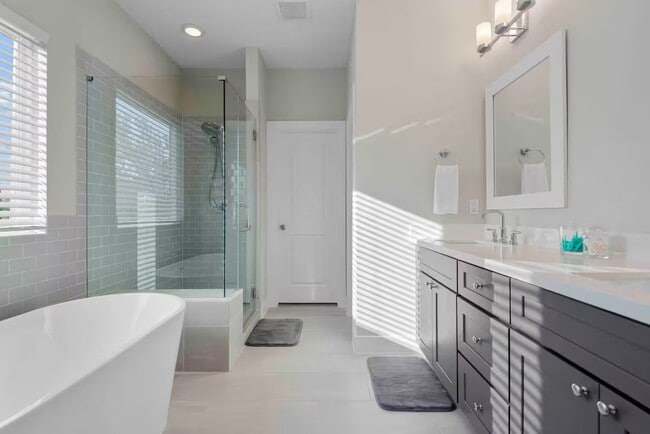 Building Photo - 4202 Gillespie St