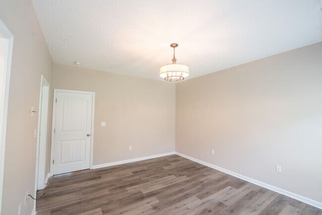 Building Photo - 10 Arbors Cir