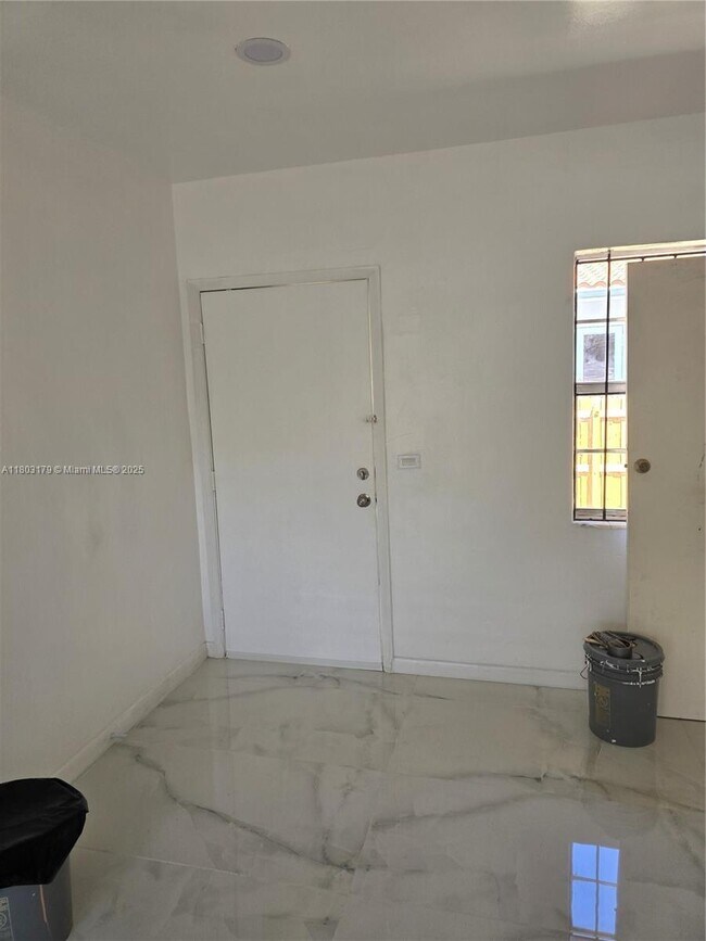 Building Photo - 210 NW 69th St