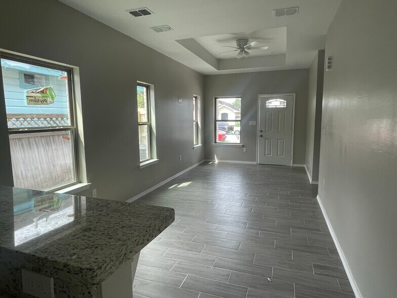 Building Photo - 6886 Los Arboles