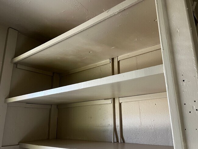 Building Photo - 2BD/1BA/Single carport - Venice