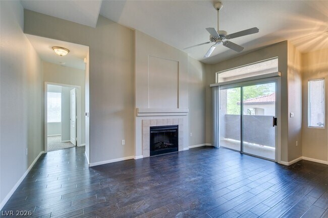 Building Photo - 2305 W Horizon Ridge Pkwy