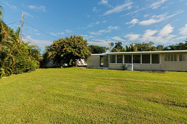 Building Photo - Annual Rental – Pet-Friendly Charming Napl...