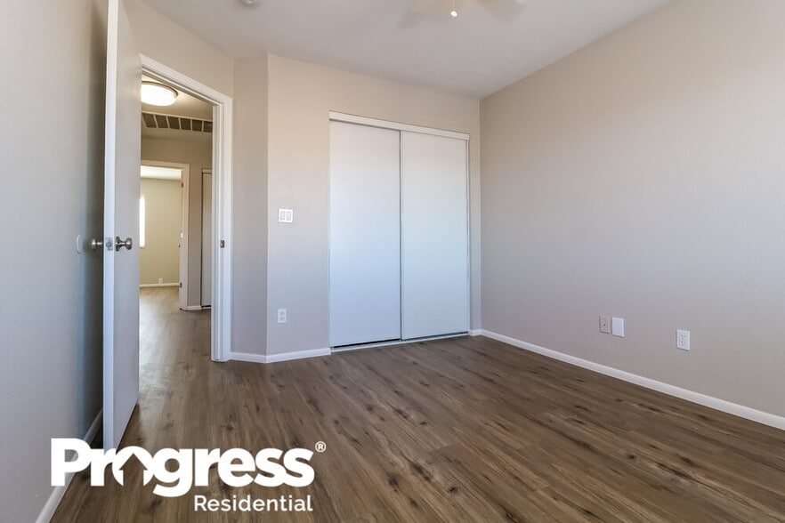 Building Photo - 10907 E Arcadia Ave