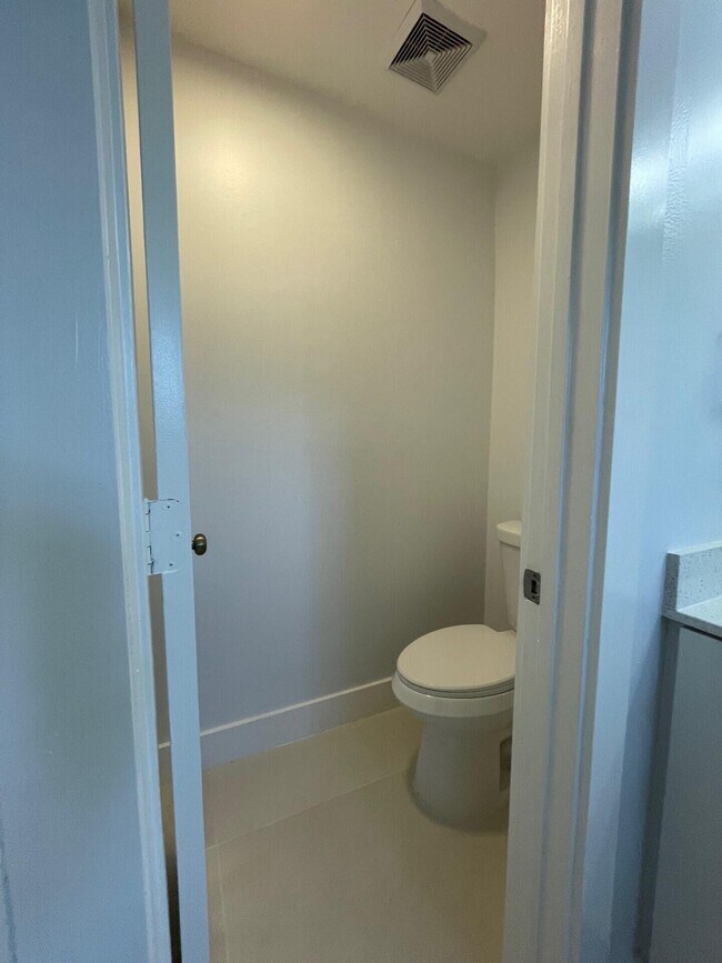 Building Photo - 1630 Zenith Way