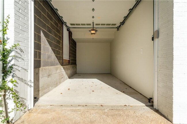 Building Photo - 259 Gibbs Ave