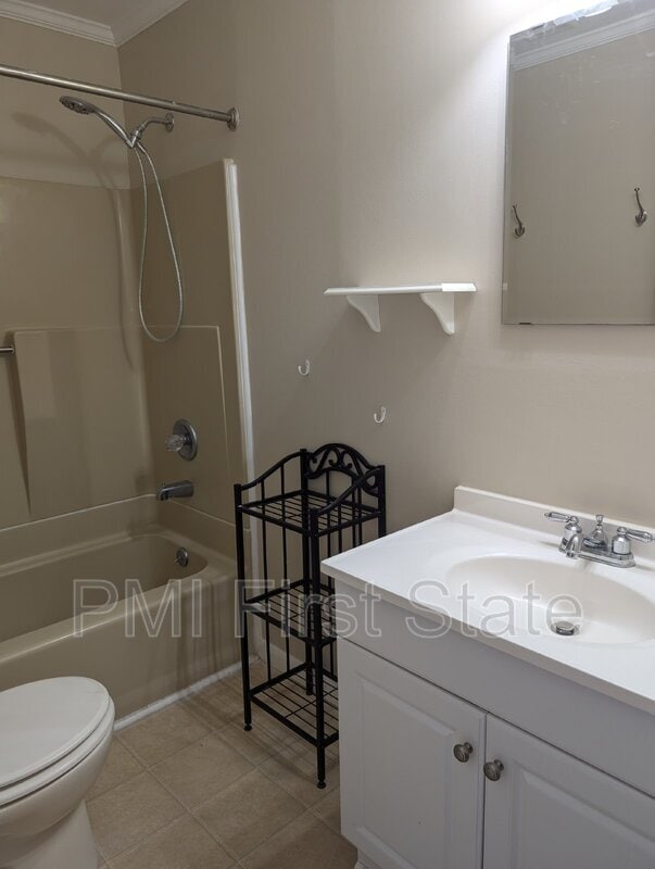 Building Photo - 1210 Chelmsford Cir