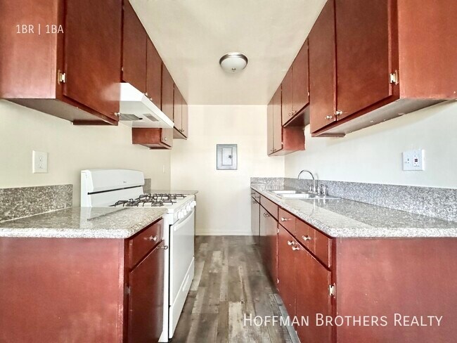 Building Photo - 20339 Saticoy St