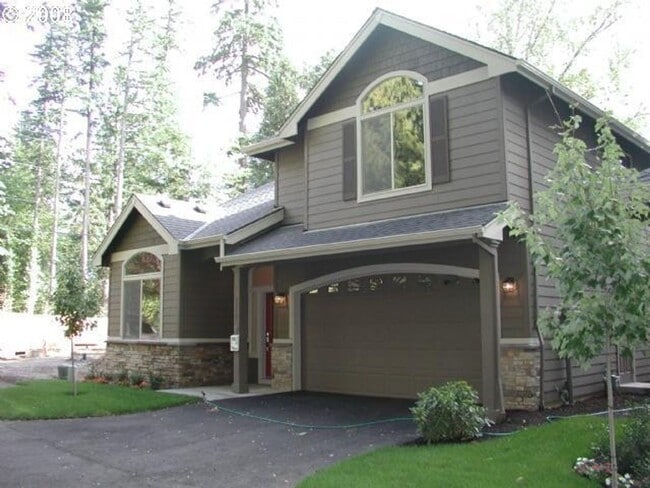 Primary Photo - Beautiful 4 Bedroom Home In Garden Home Area!