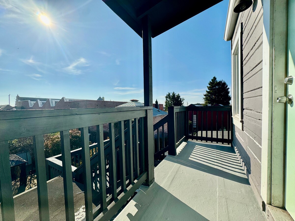 Building Photo - 695 30th St