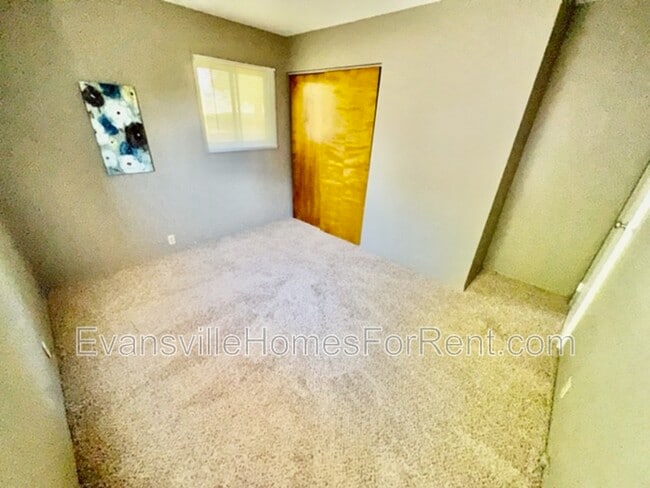 Building Photo - 709 Thornberry Dr