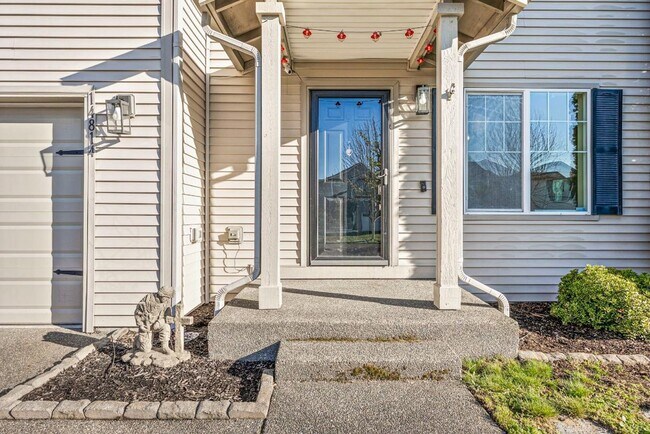 Building Photo - Updated and Spacious 3 Bed Yelm Rental!