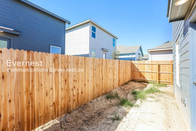 Building Photo - Promo: $500 off of 1st months rent. 3 Bed/2.5 Bath Home with Garage / Pet-Friendly / Brand New! /...