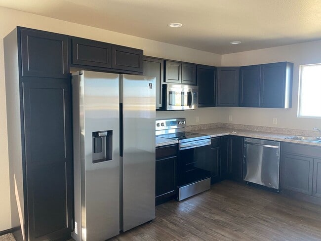 Building Photo - 4 BED | 2 BATH | DOUBLE GARAGE | RAPID VALLEY